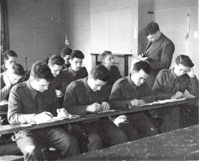 Exposition sur les cadets de la France libre — Institut Saint Thomas de